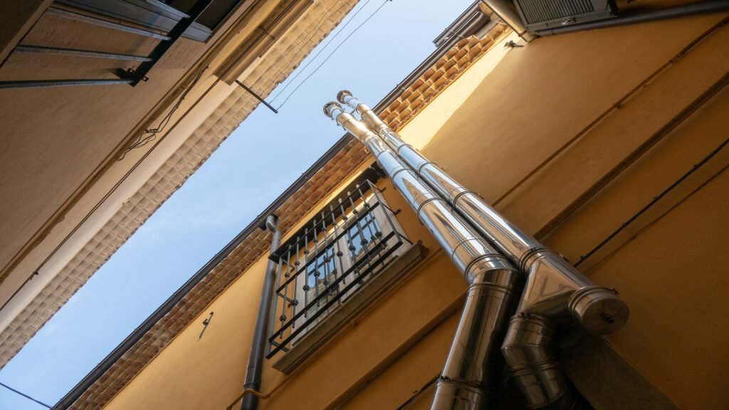 Seamless Gutter Installation in Michigan: Benefits, Process & Maintenance  2 Gutter installation